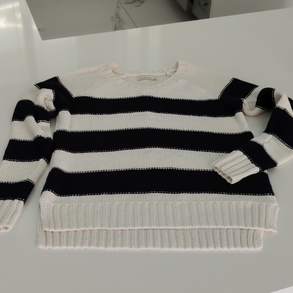 ABERCROMBIE & FITCH KNIT STRIPED SWEATER